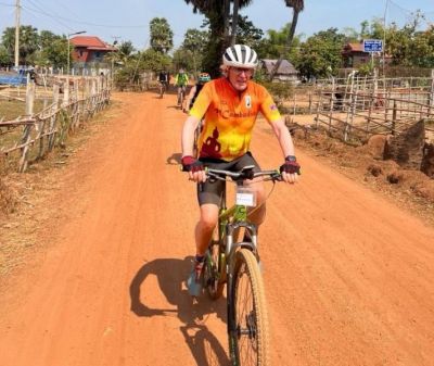 Paul Farrow Cycling on the  tour with redspokes